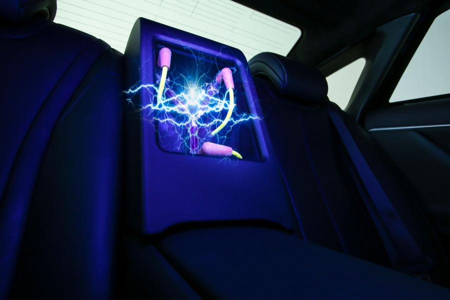  Toyota Mirai Back to the Future Concept 2015 года  (фото 10 из 19)